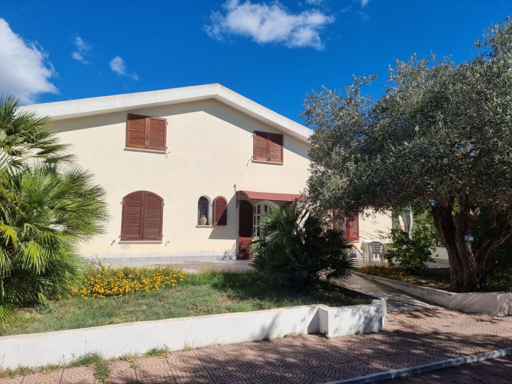 villa del mar is on sale !